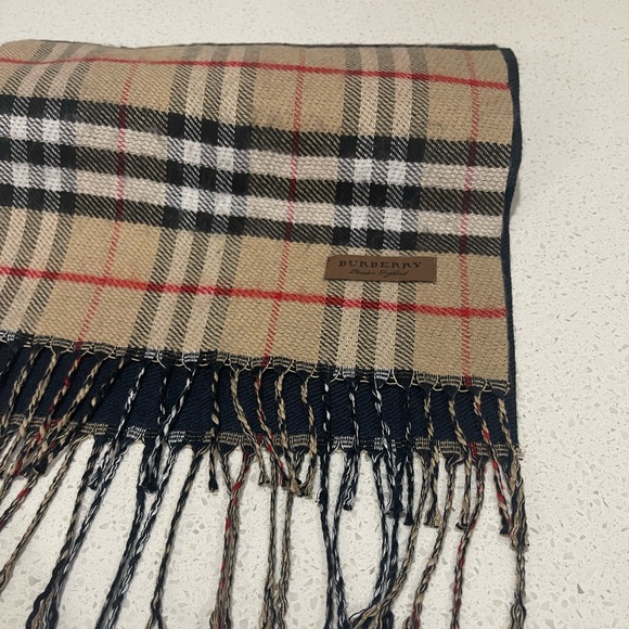 BURBERRY Reversible Cashmere Scarf - Picture 7 of 13